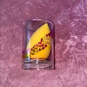 Beautyblender Makeup Sponge in Yellow